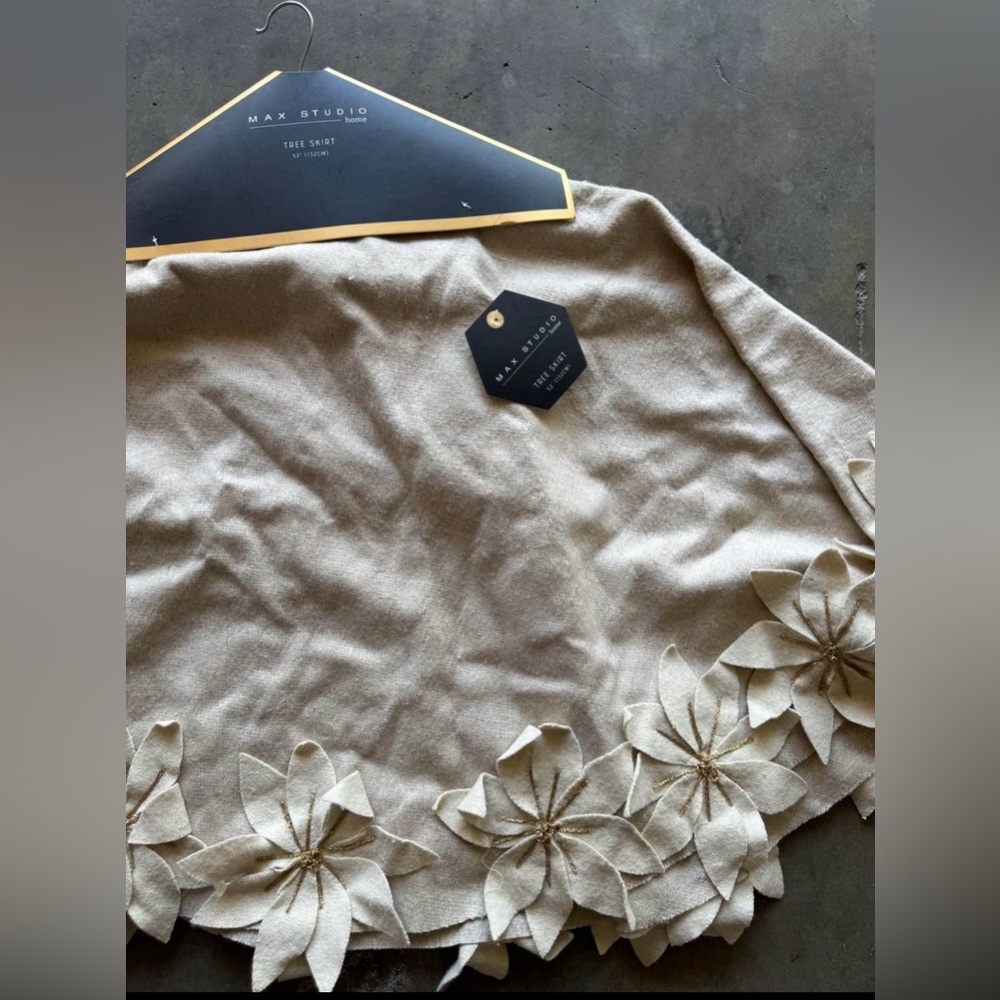 Max studio Christmas tree skirt wool mixed